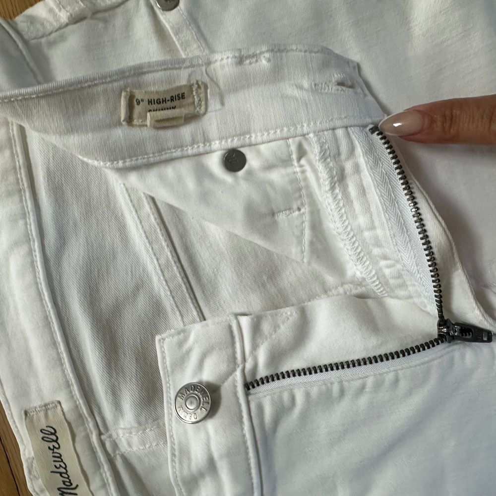Madewell 9" High-Rise Skinny Jeans in Pure White Size 28 (Size 6) - Picture 6 of 10